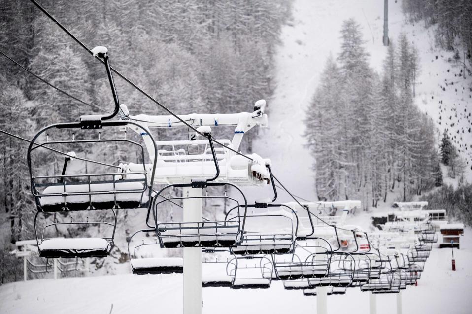 FRANCE-POLITICS-VIRUS-HEALTH-SKI-RESORTS