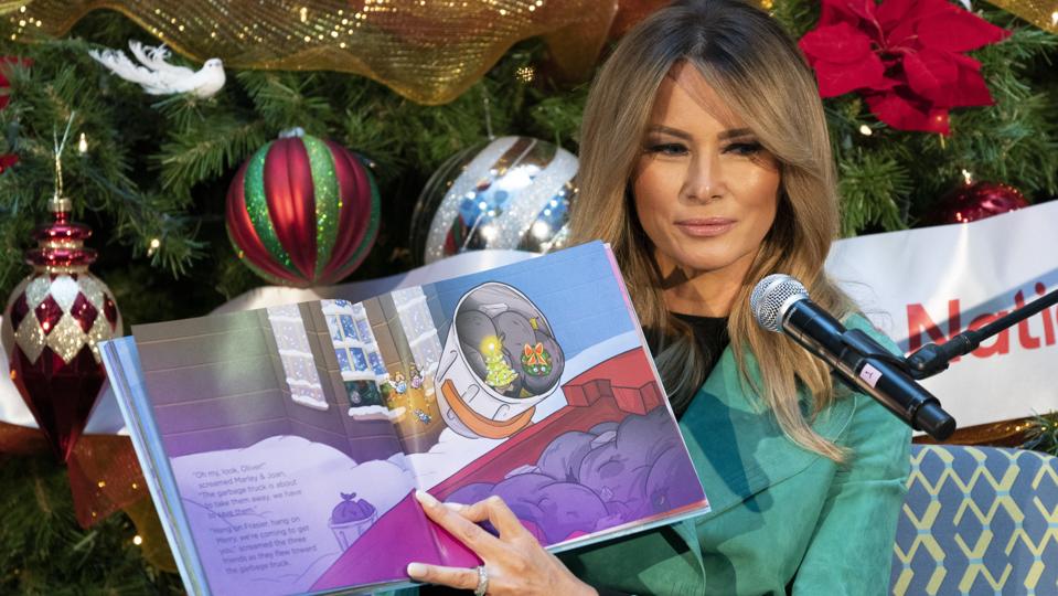 Melania Trump Takes Off Face Mask To Read To Children At Hospital Melanias Christmas Gown 2021