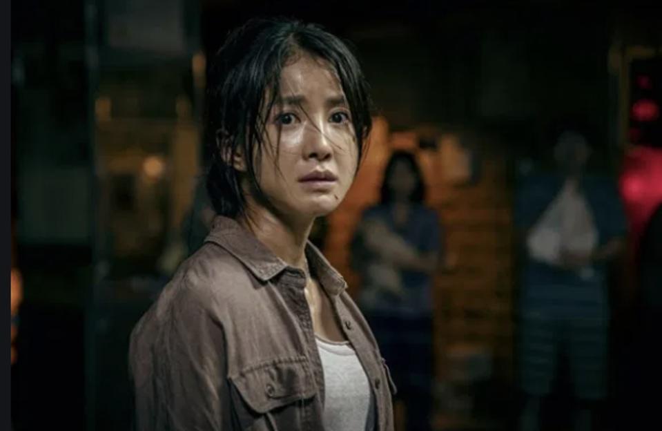 Lee Si-young plays a retired firefighter who fights monsters in 'Sweet Home.'