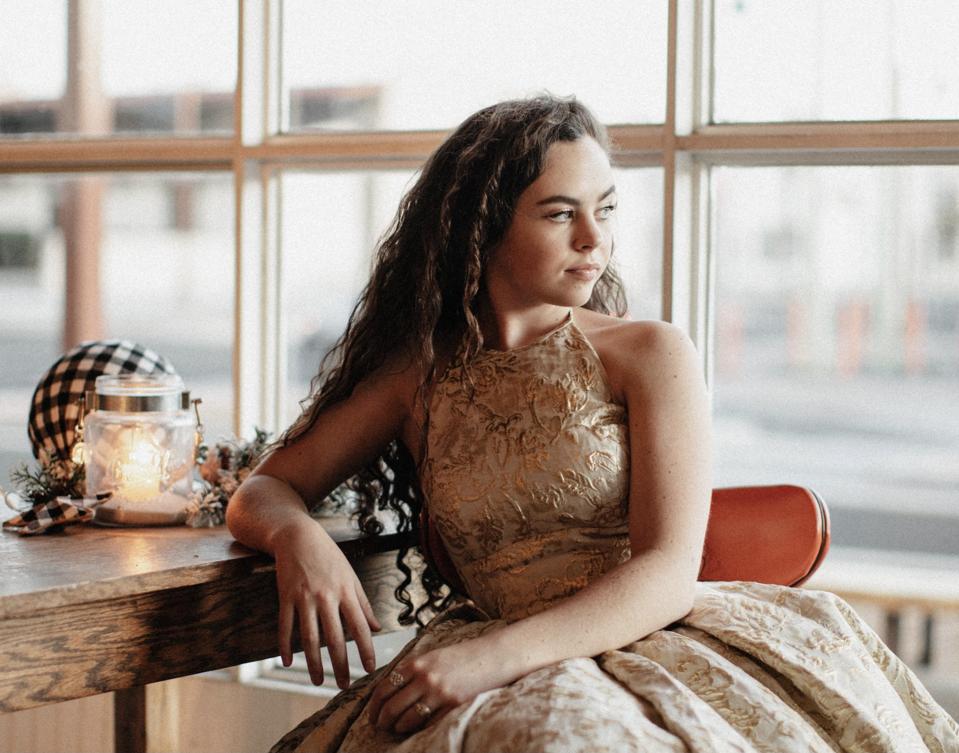 Singer Chevel Shepherd releases new Christmas album