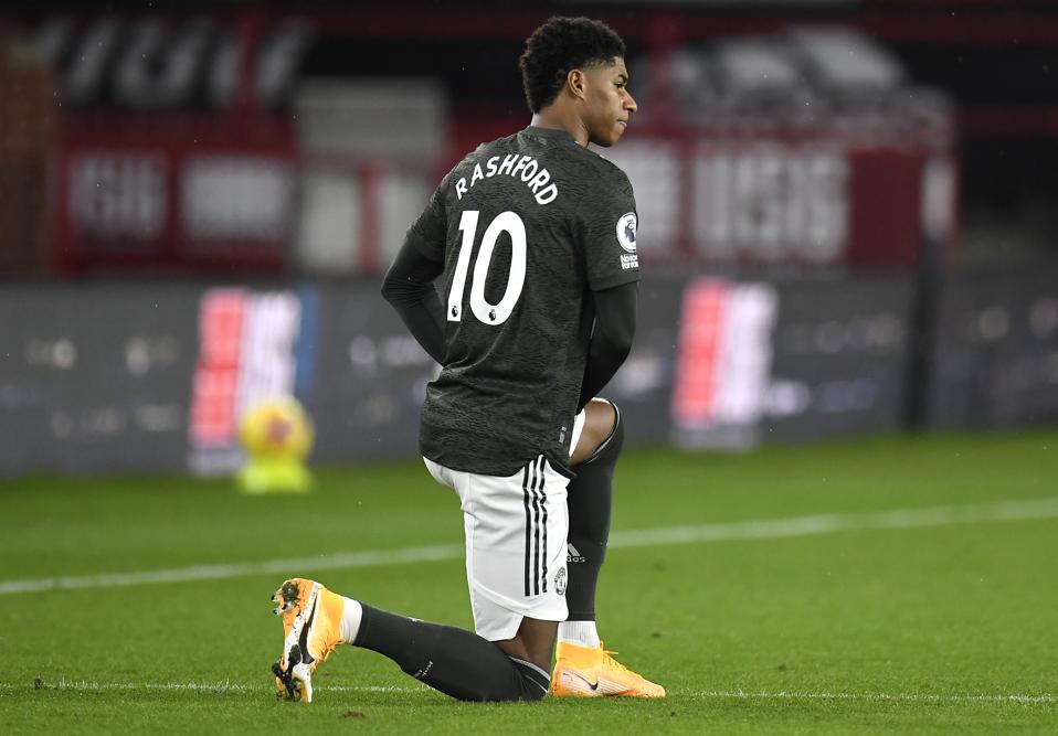 Premier League Players Will Keep Taking A Knee After Union Says They Overwhelmingly Support The Gesture Premier League Players Will Keep Taking A Knee After Union Says They Overwhelmingly Support The Gesture