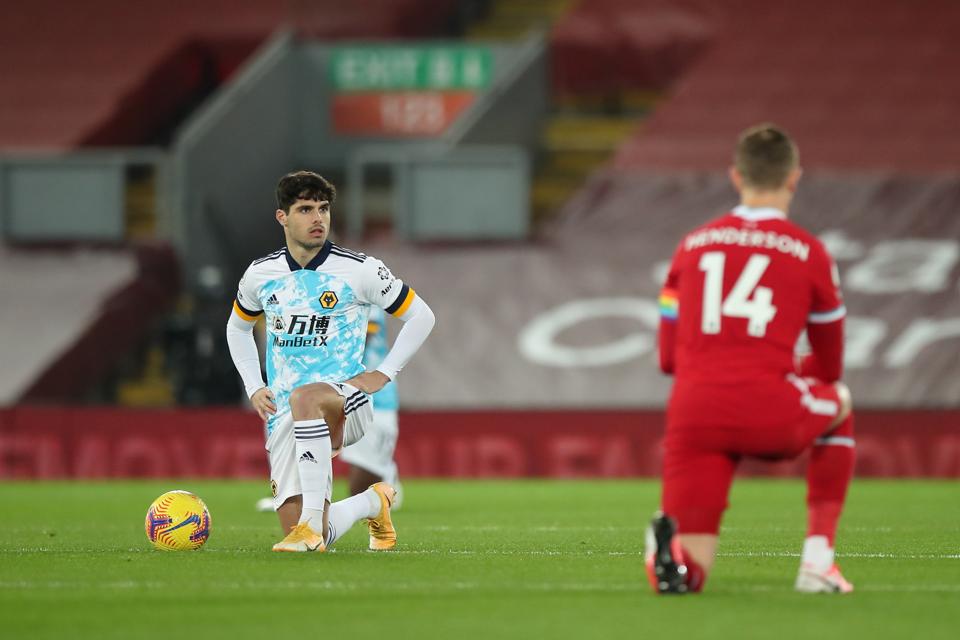 Premier League Players Will Keep Taking A Knee After Union Says They Overwhelmingly Support The Gesture Premier League Players Will Keep Taking A Knee After Union Says They Overwhelmingly Support The Gesture