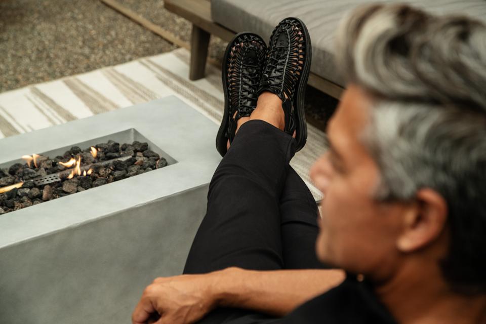 The KEEN UNEEK Premium Leather shoe is part huarache, part sneaker, and pure luxe. Continuing their tradition of making hybrid sneaker sandals, they elevated their UNEEK by weaving two premium leather cords into a men’s sandal like no other. KEEN used environmentally preferred leather, hand-selected for its smooth grain, and rolled into a continuous cord for enhanced durability and longevity.