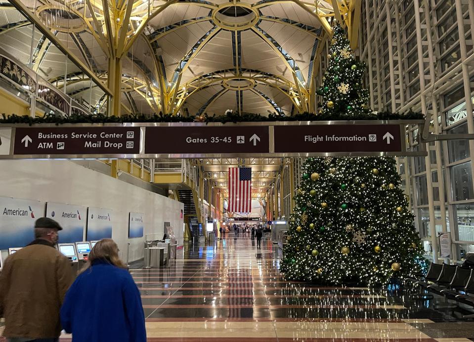 Airport Traffic Surges To New Heights As Christmas Approaches Expected Heavy Traffic Times Christmas Holiday 2021