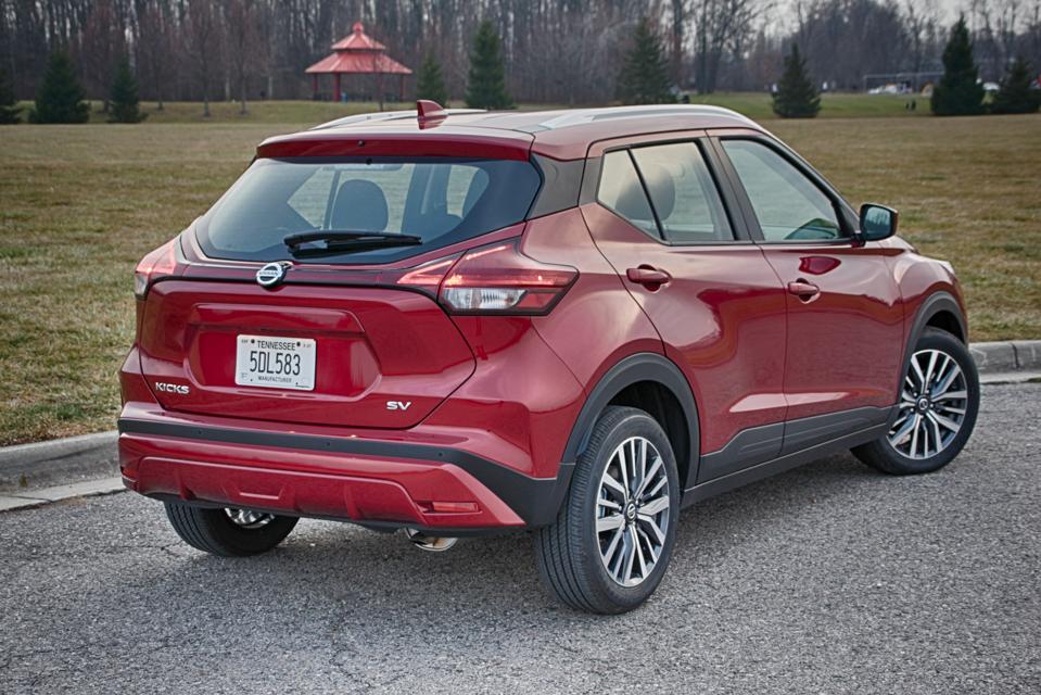 red nissan kicks
