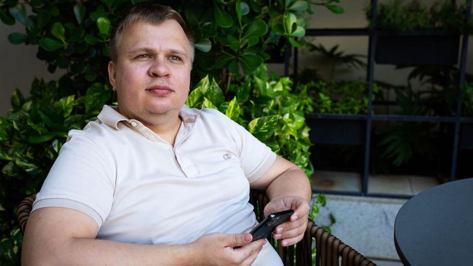 Man sitting outside holding phone