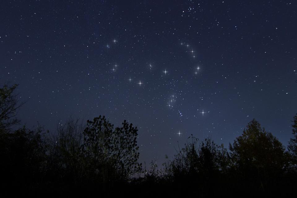 Mulai Mengenal Langit Malam: Panduan Mudah Temukan Orion, Cassiopeia, dan Big Dipper