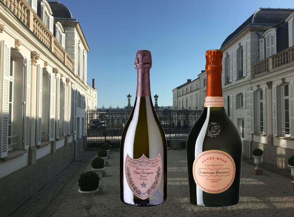 Dom perigean y champán Laurent-Perrier se sientan fuera de una maison en la Francia rural
