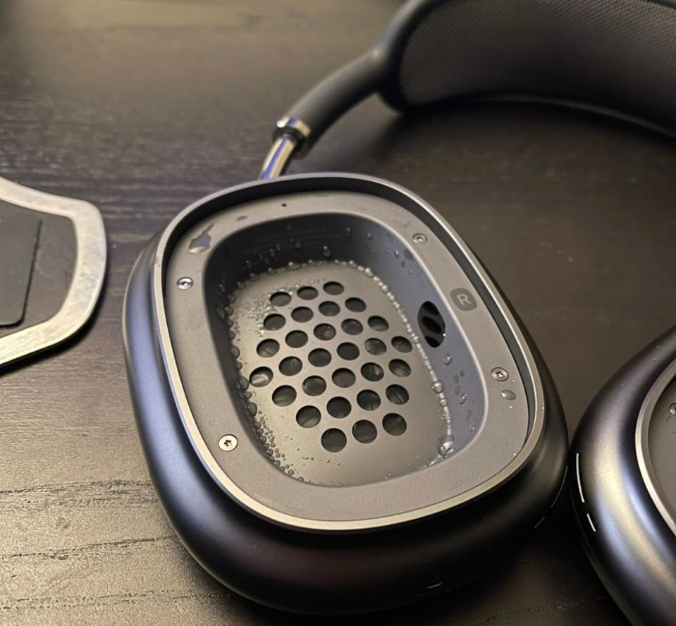AirPods Max Users Report Worrying ‘Condensation’ Problems
