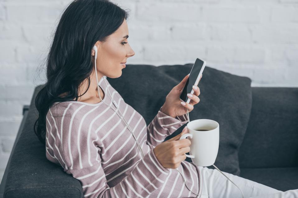 21 Podcasts To Listen To In 2021 | Stephanie Burns