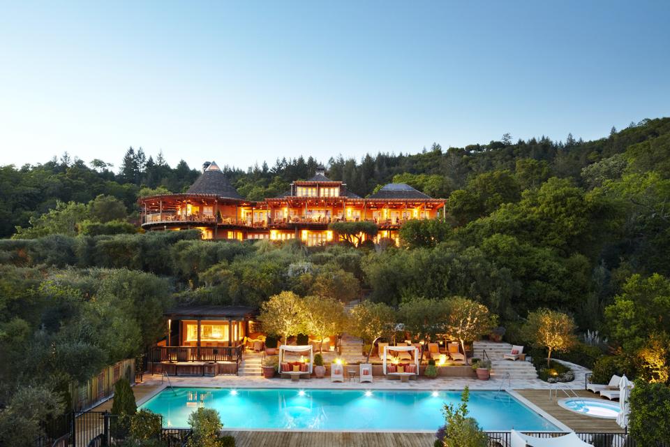 Nestled within a terraced, sun-kissed hillside amid 33-acres of heritage olive and oak trees, Auberge du Soleil offers fifty contemporary guest rooms and suites and has a long-standing reputation as wine country’s most iconic luxury property.