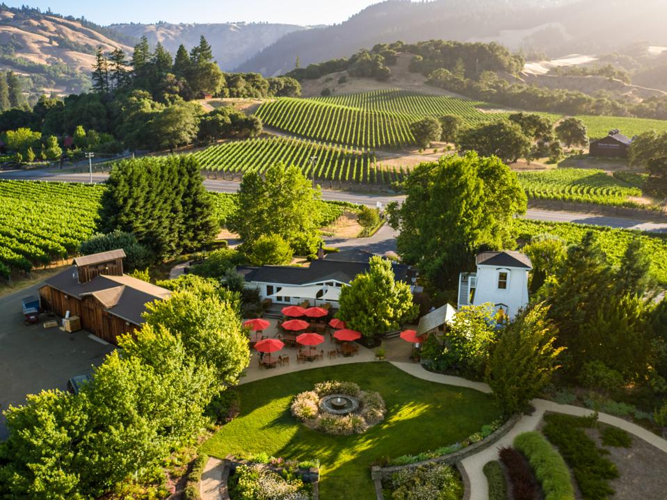 Set against a spectacular backdrop of rolling hills, redwood forests and vineyards, Goldeneye offers beautiful grounds guests are welcome to explore.