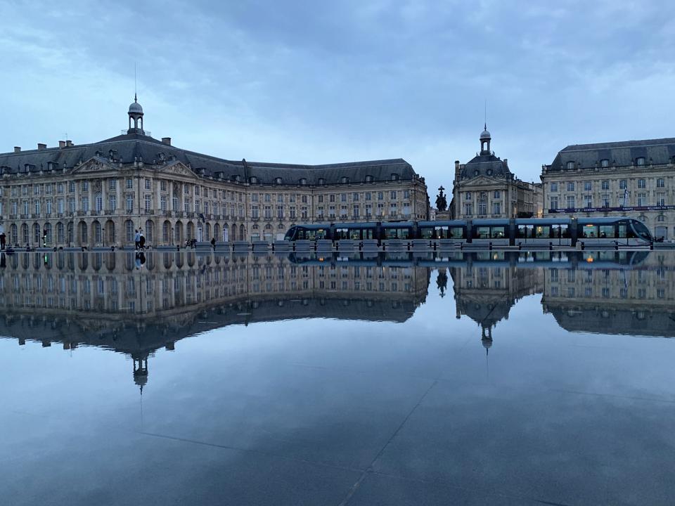 Bordeaux, Mirror Pool, Reflection Tram