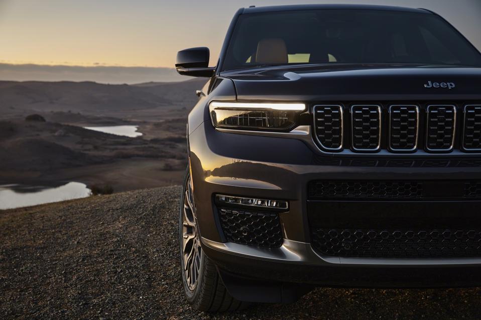 Next-Generation Jeep Grand Cherokee Debuts With 3-Row Model This Spring