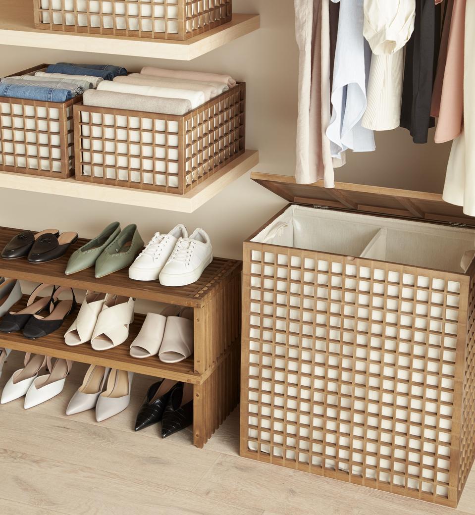 Un armario de la colección The Container Store x KonMari