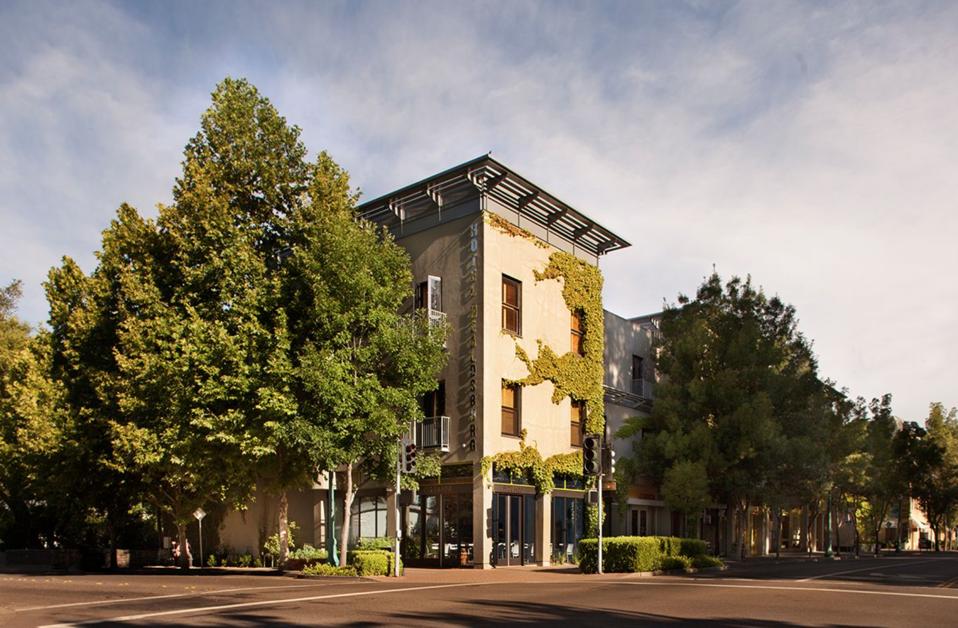 The exterior of Hotel Healdsburg.