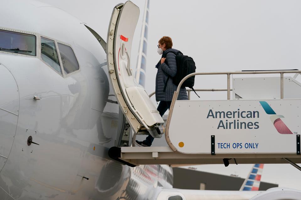 US-AVIATION-ACCIDENT-BOEING-AMERICANAIRLINES