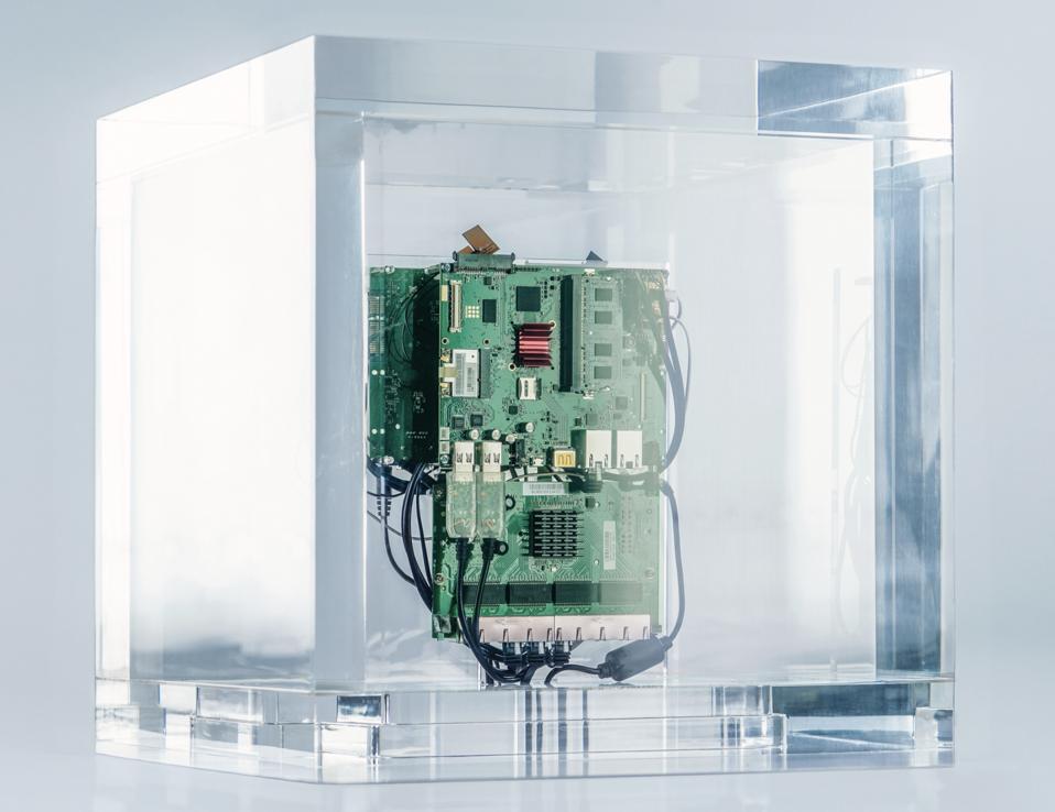 Trevor Paglen. Autonomy Cube, 2015. plexiglass box, computer components. Courtesy of the artist and Metro Pictures, New York, HPI.2020.01.