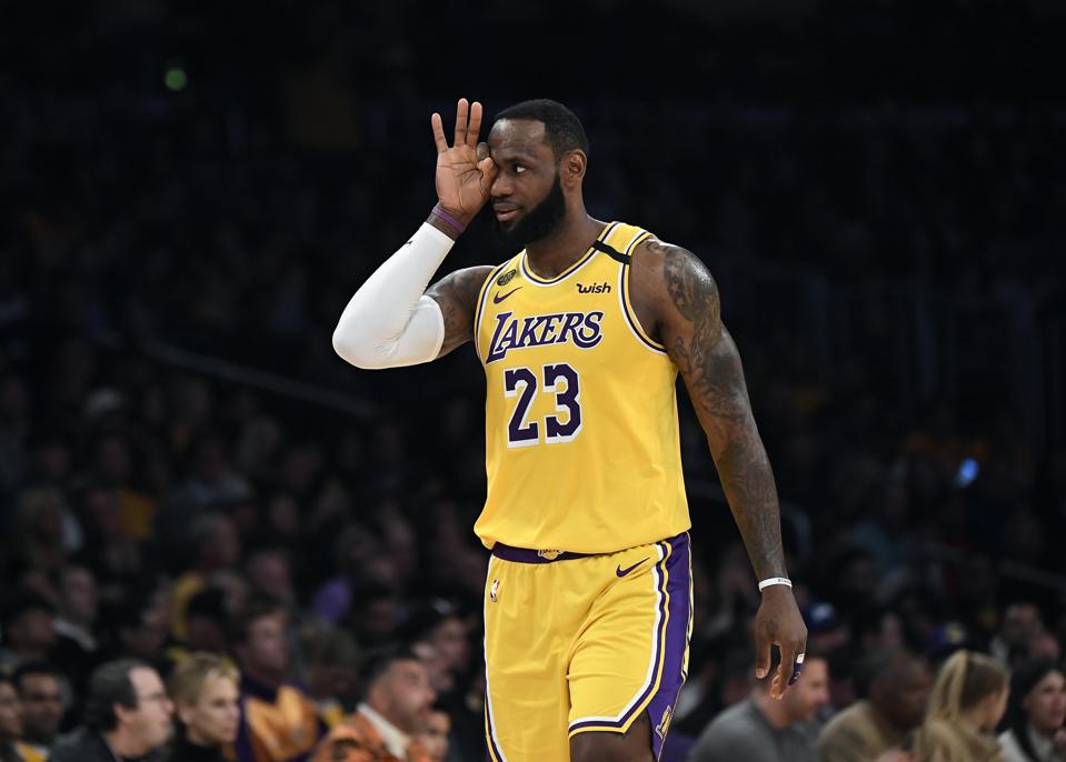 San Antonio Spurs v Los Angeles Lakers