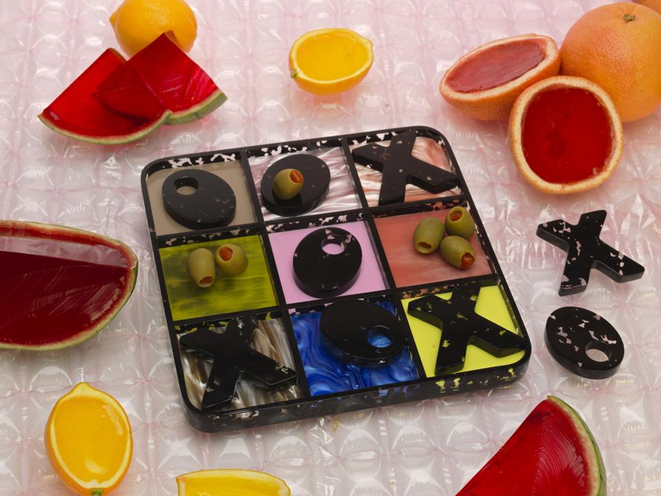A tic tac toe set