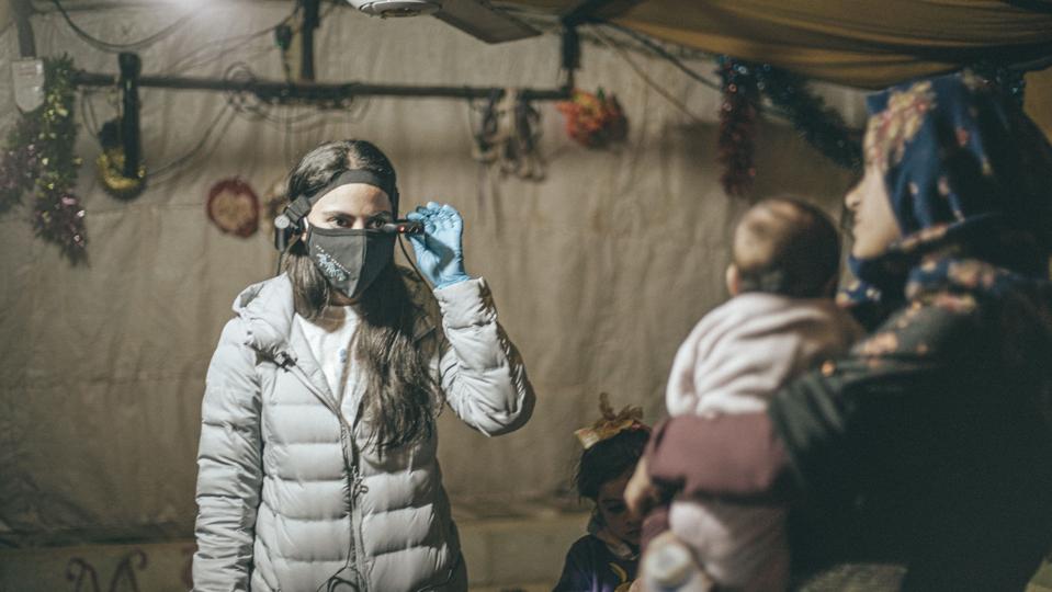 Smart glasses help doctors reach patients at Jordan-Syria border.