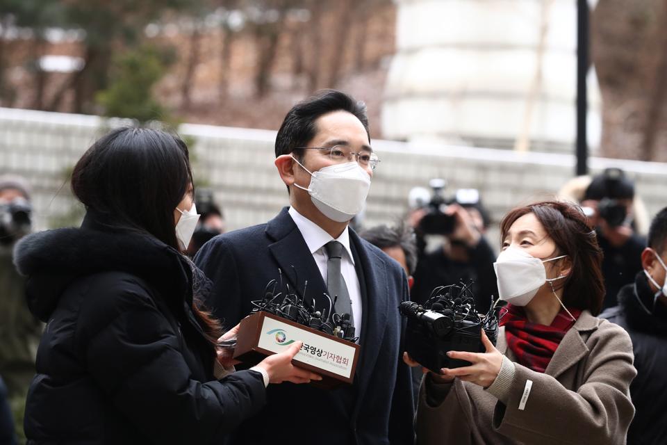 Samsung Electronics Vice Chairman Jay Y. Lee Appears at Court for Verdict on Corruption Charges