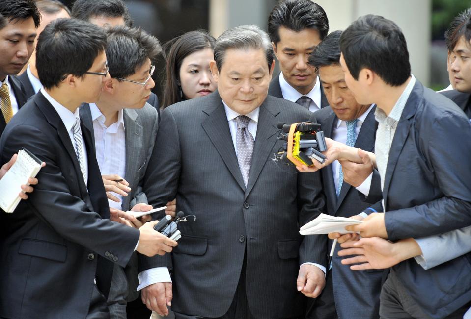 Lee Kun-Hee (C), former Samsung Group ch