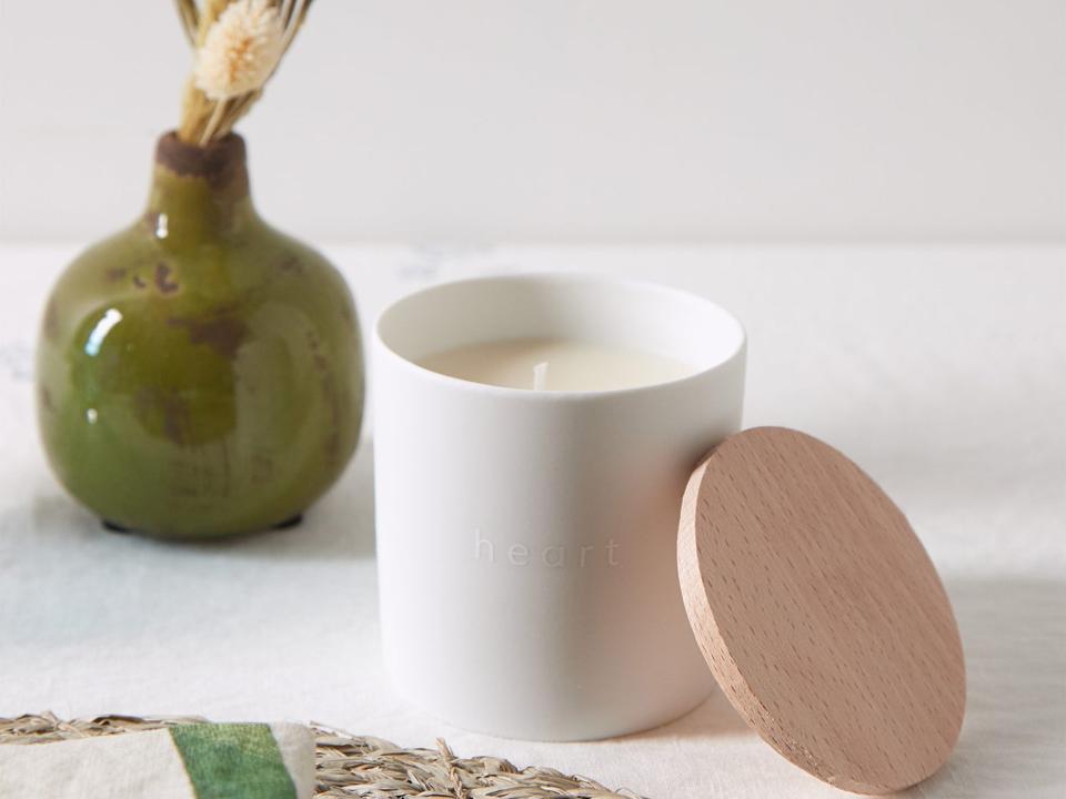 Amen Candles Chakra 04 Rose-Scented Candle