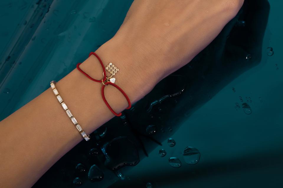 The Vrai x Bottletop sustainable #togetherband with gold and diamonds