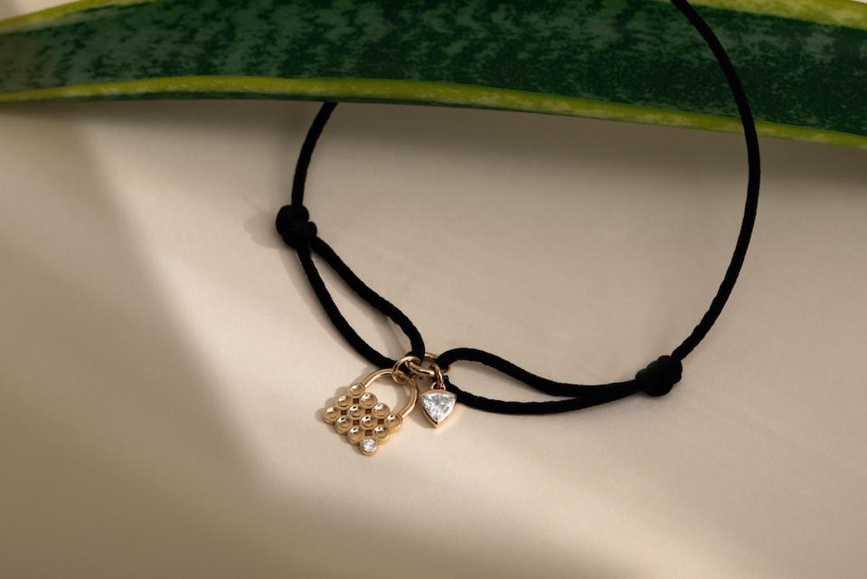 Recycled gold and sustainable diamonds on the Vrai x Bottletop #togetherband bracelet