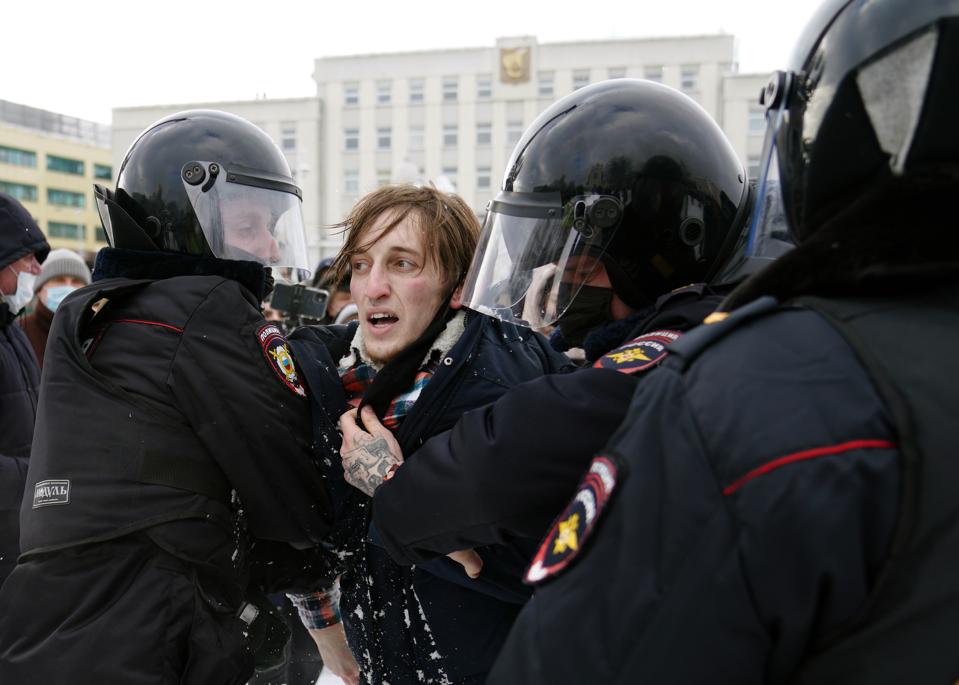 Unauthorized protest in support of opposition activist Navalny in Kaliningrad