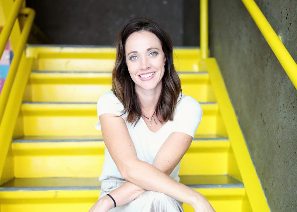 Wondering What You Should Sell Online In 2021? Here’s How To Figure It Out | Stephanie Burns