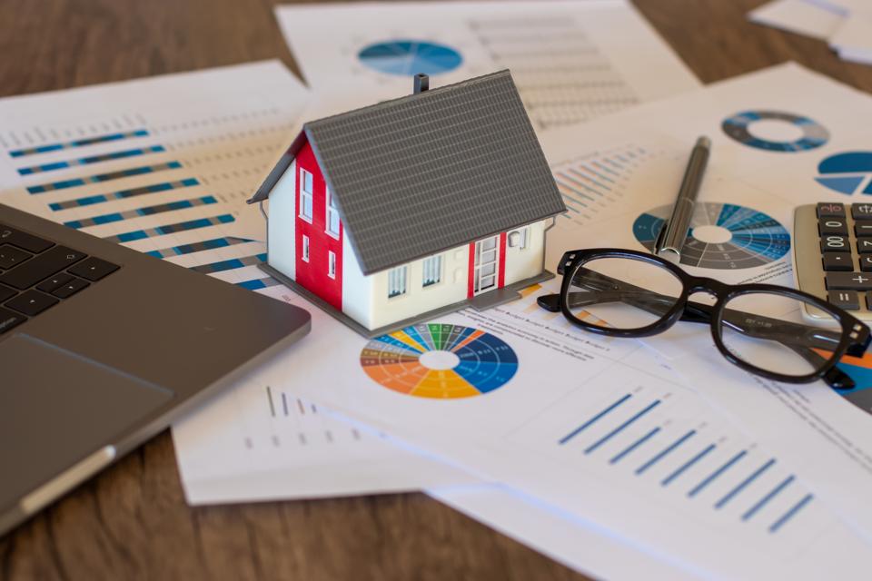 Model House on Financial Graph