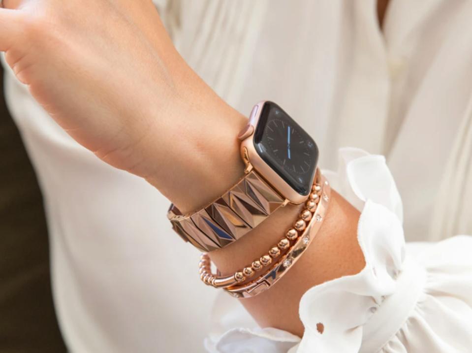 Valentine's Day gift guide, quarantined lover, pandemic, celebration, apple watch jewelry