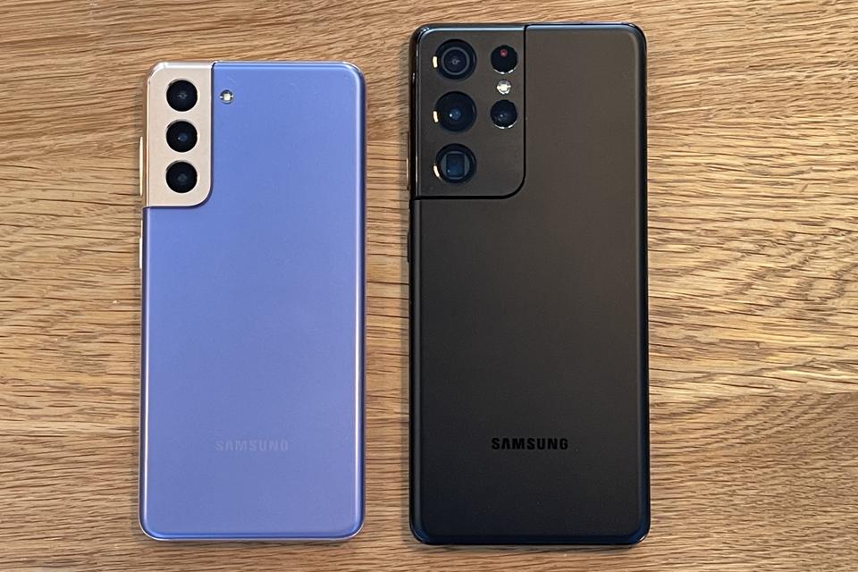 Samsung Galaxy S21, left, Samsung Galaxy S21 Ultra, right.