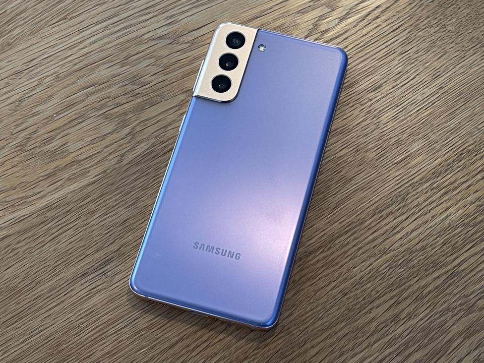 Samsung Galaxy S21 in Phantom Violet.