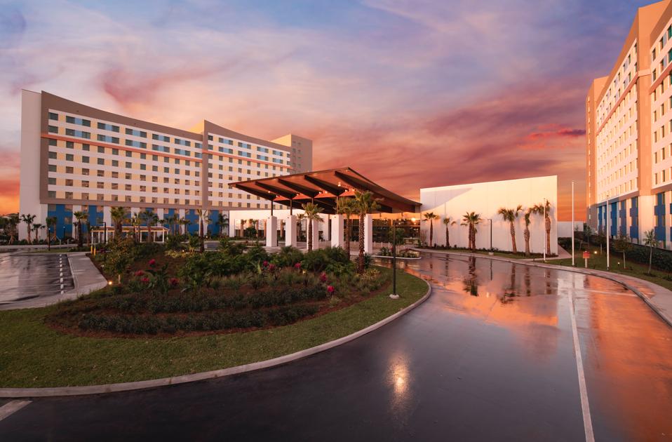 Universal Orlando Resort's newest hotel, Endless Summer Dockside