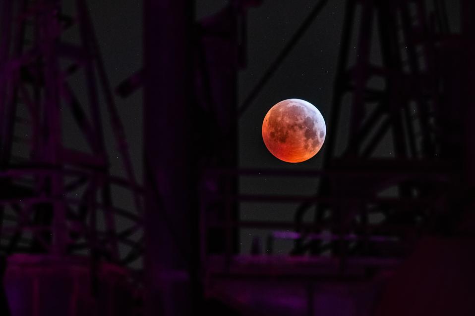 How When And Where To See A Spooky Red Moon Eclipse This Year With Your Naked Eyes My Droll How When And Where To See A Spooky Red Moon Eclipse This Year With Your Naked Eyes My Droll