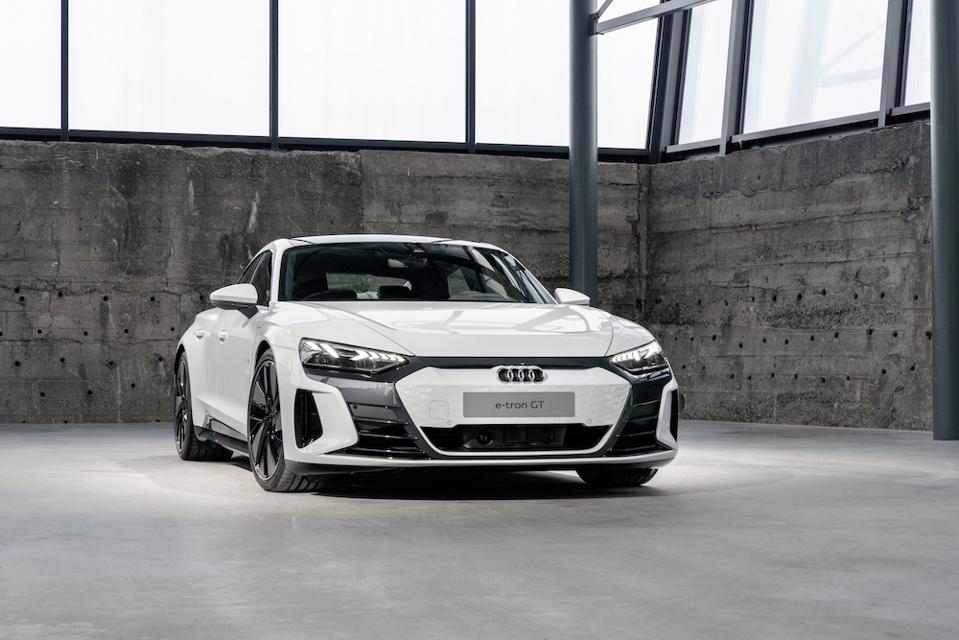 Audi S Elegant E Tron Gt Transforms From Movie Star To Real Car