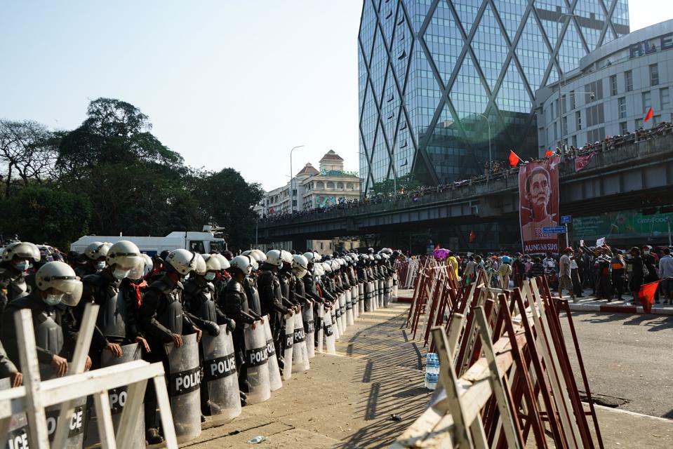 Myanmar: Anti-coup protests continue despite ban