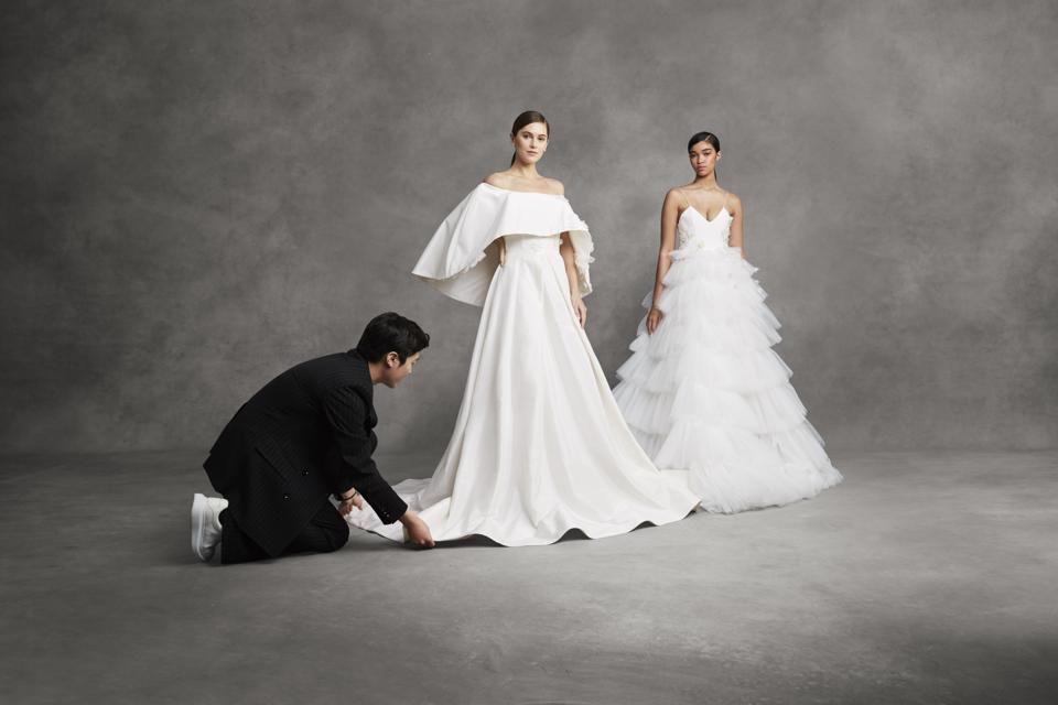 Andrew Kwon range les robes de mariée de sa première collection