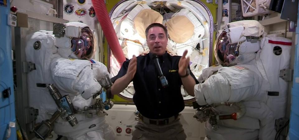 Empiece a pensar en sus empleados como astronautas en el espacio Empiece a pensar en sus empleados como astronautas en el espacio