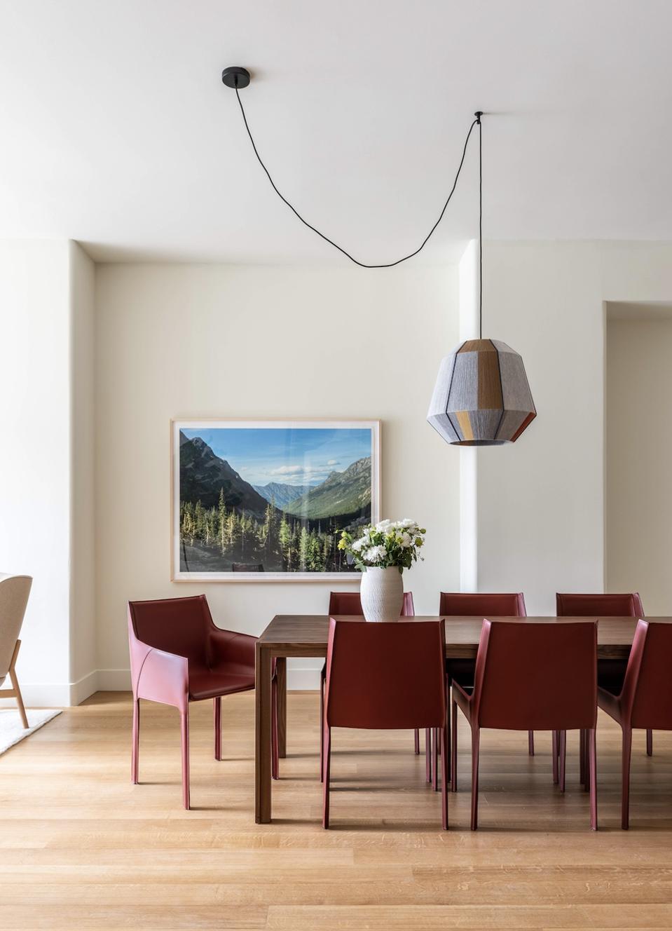 Les courbes douces de l'architecture intérieure correspondent à l'extérieur.