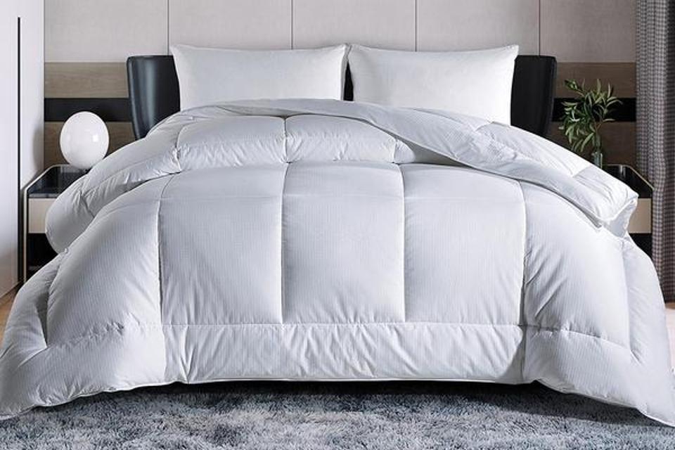 The Best Down Alternative Comforters For Every Type Of Sleeper Best Down Alternative Comforter 2022