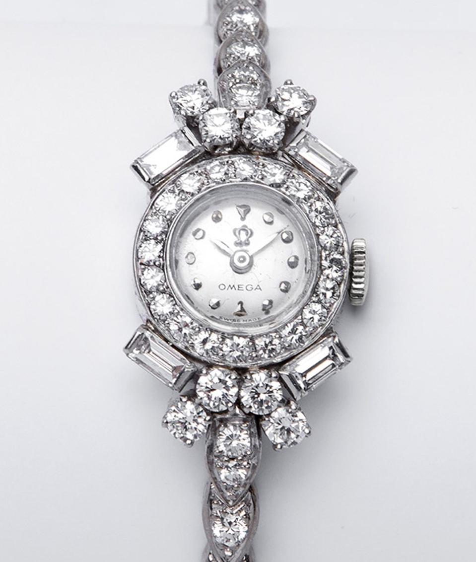 The vintage Omega Riviere worn by Nicole Kidman to the Critics Choice Awards.