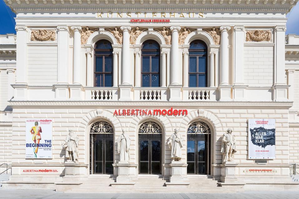 Die neue moderne Albertina in Wien.