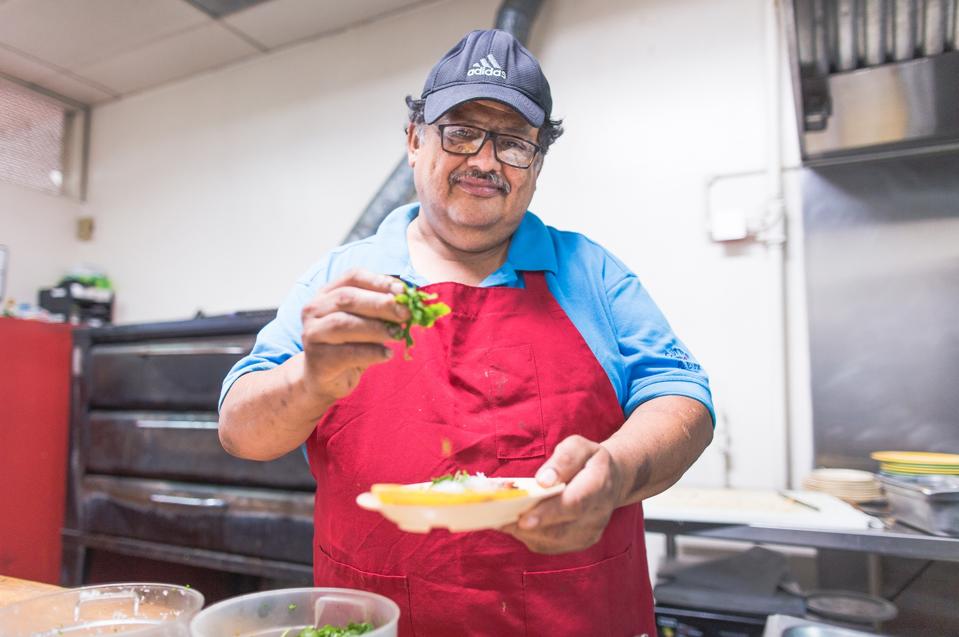 Apa LA tanpa taco? Ribuan perniagaan makanan yang diketuai oleh pendatang dapat memanfaatkan peraturan PPP baru.