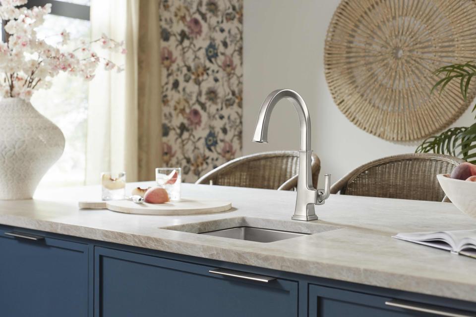 Hands-free faucet