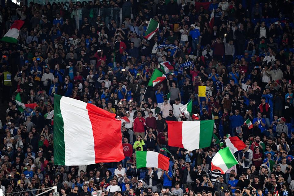 FBL-EURO-2020-ITA-GRE-QUALIFIER-FANS
