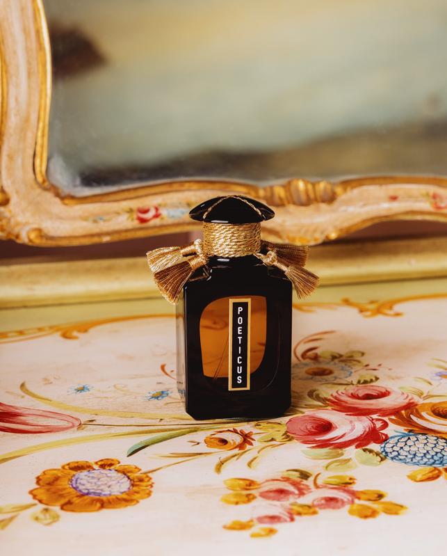 Poeticus, is a liveable fantasy of smoke and suggestion and lust without inhibition. Erotic and animalistic, the fragrance notes of French Narcissus, Tobacco, Osmanthus, Myrrh & Labdanum.